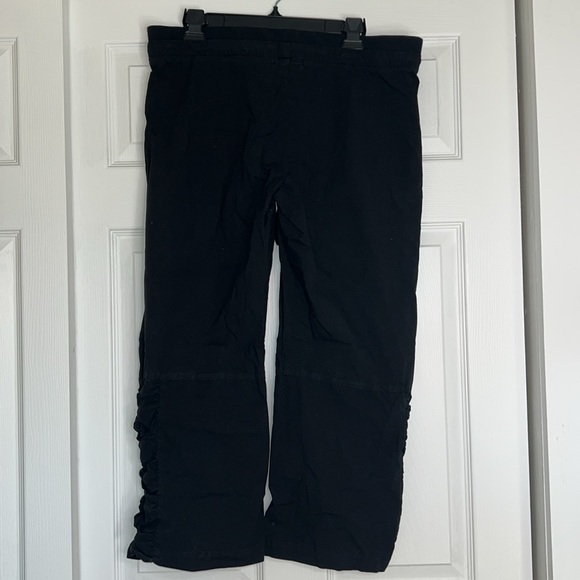 Wearables by XCVI Women’s Casual Cargo Pants - Picture 4 of 6